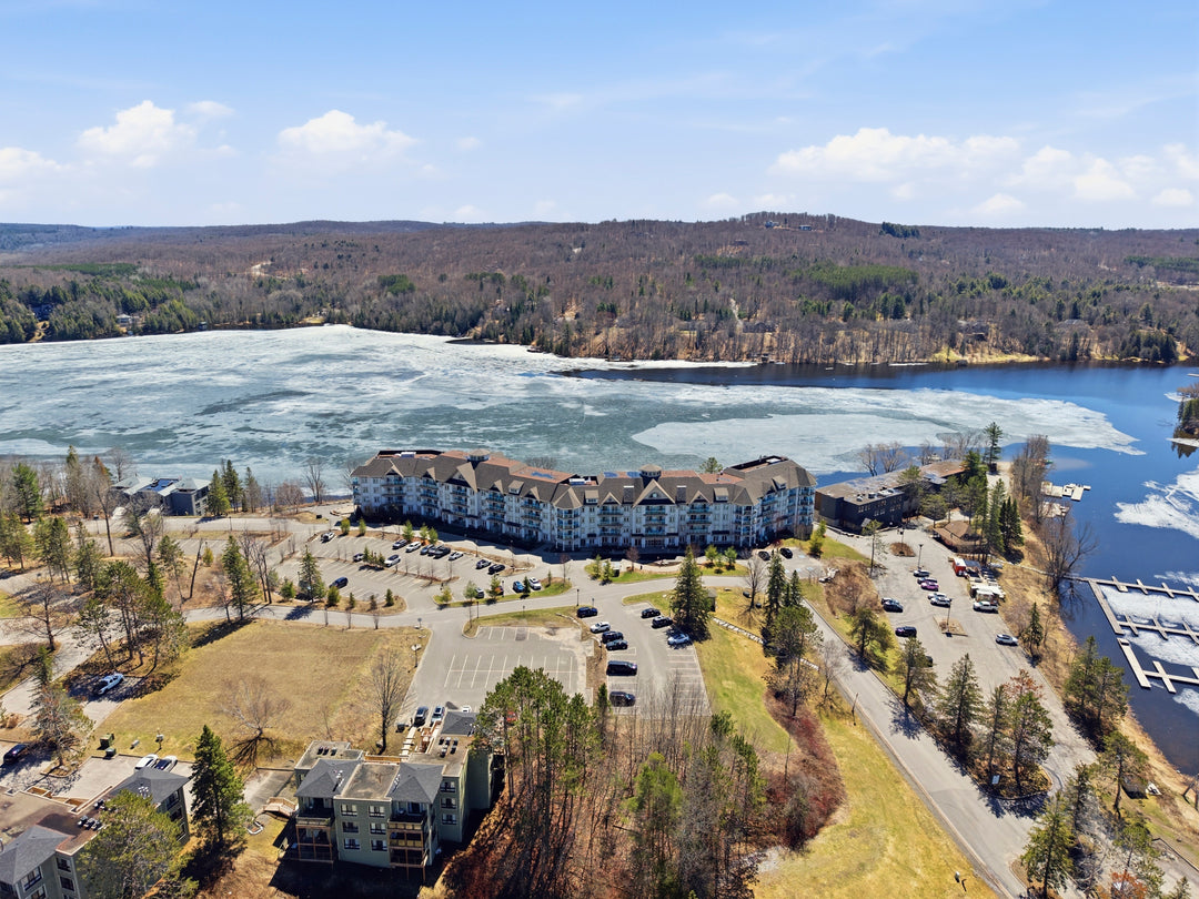 25 Pen Lake Point Road, 119 Huntsville, ON P1 H 1A9