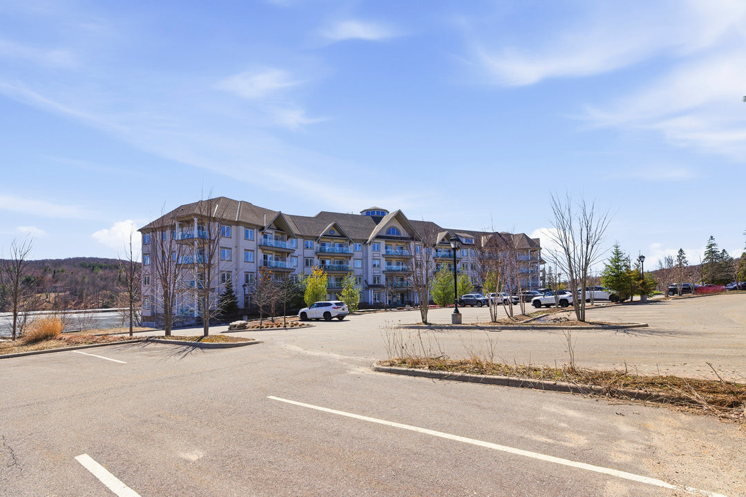 25 Pen Lake Point Road, 119 Huntsville, ON P1 H 1A9