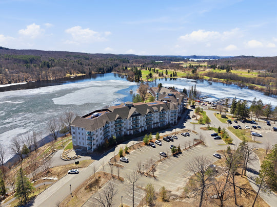 25 Pen Lake Point Road, 119 Huntsville, ON P1 H 1A9