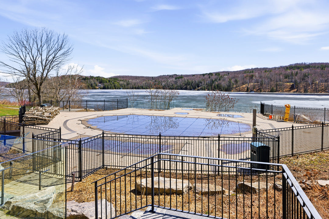 25 Pen Lake Point Road, 119 Huntsville, ON P1 H 1A9