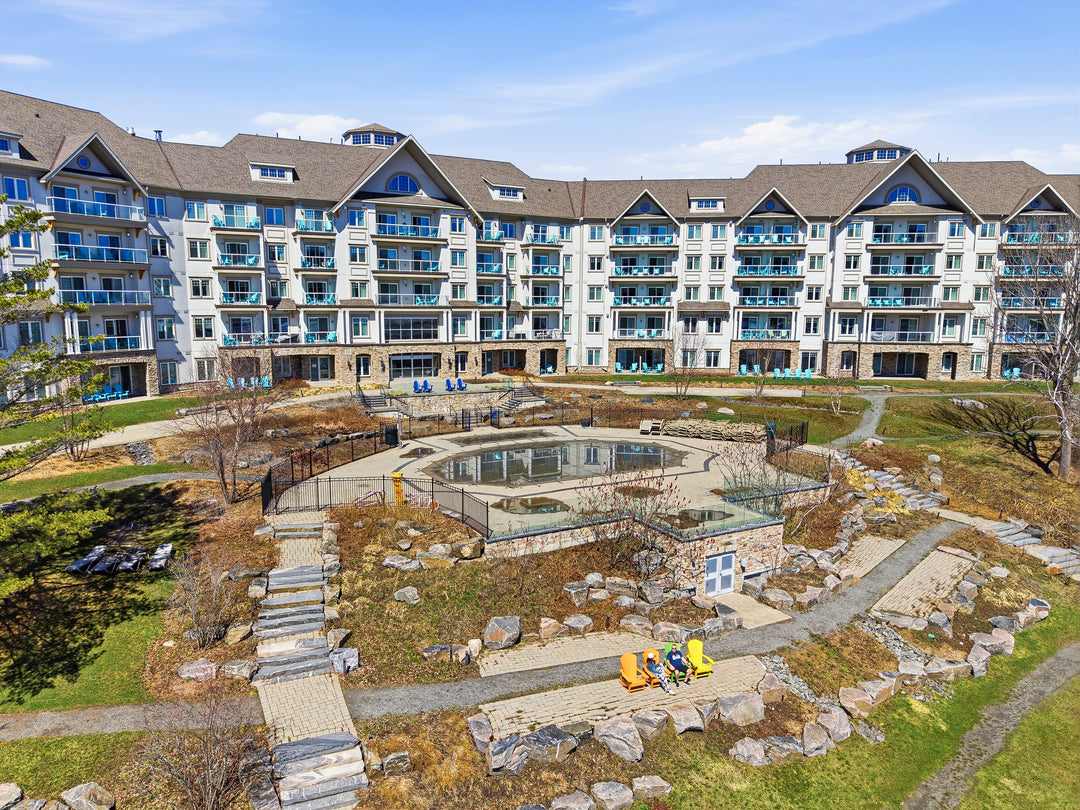 25 Pen Lake Point Road, 119 Huntsville, ON P1 H 1A9