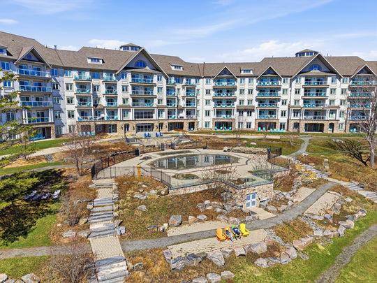 25 Pen Lake Point Road, 119 Huntsville, ON P1 H 1A9