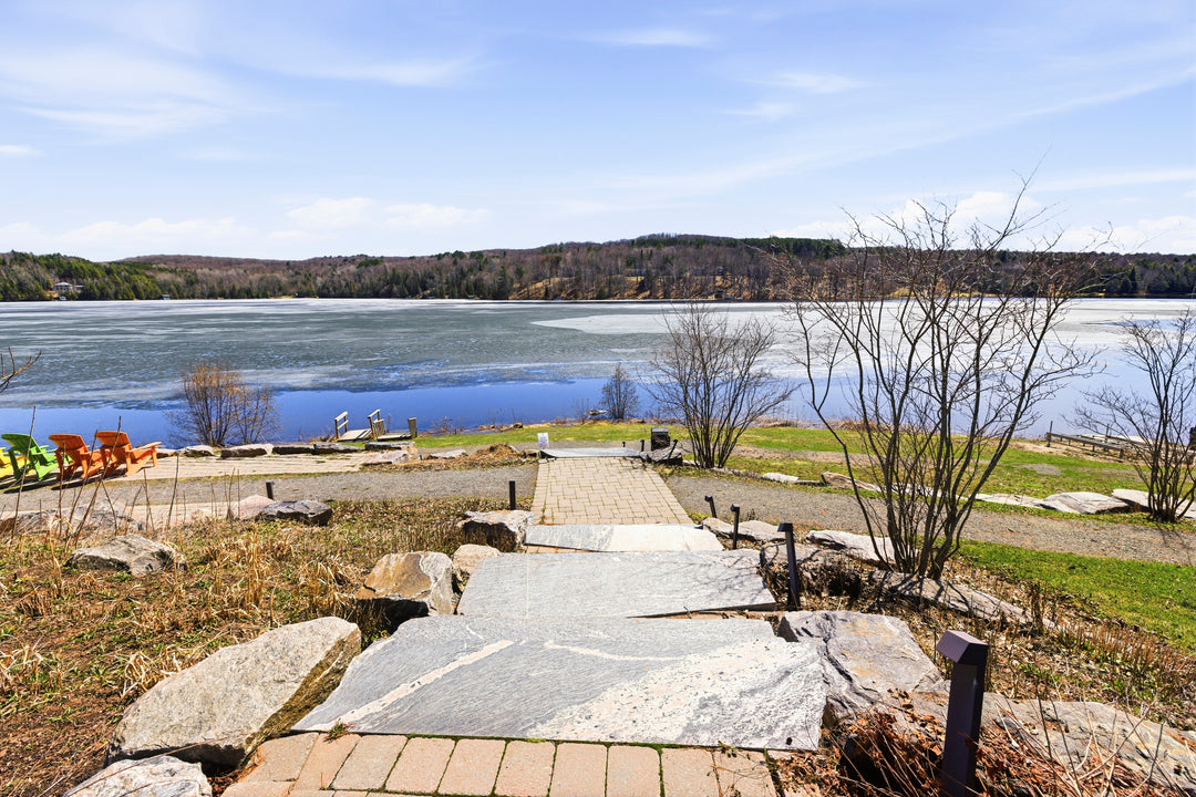 25 Pen Lake Point Road, 119 Huntsville, ON P1 H 1A9