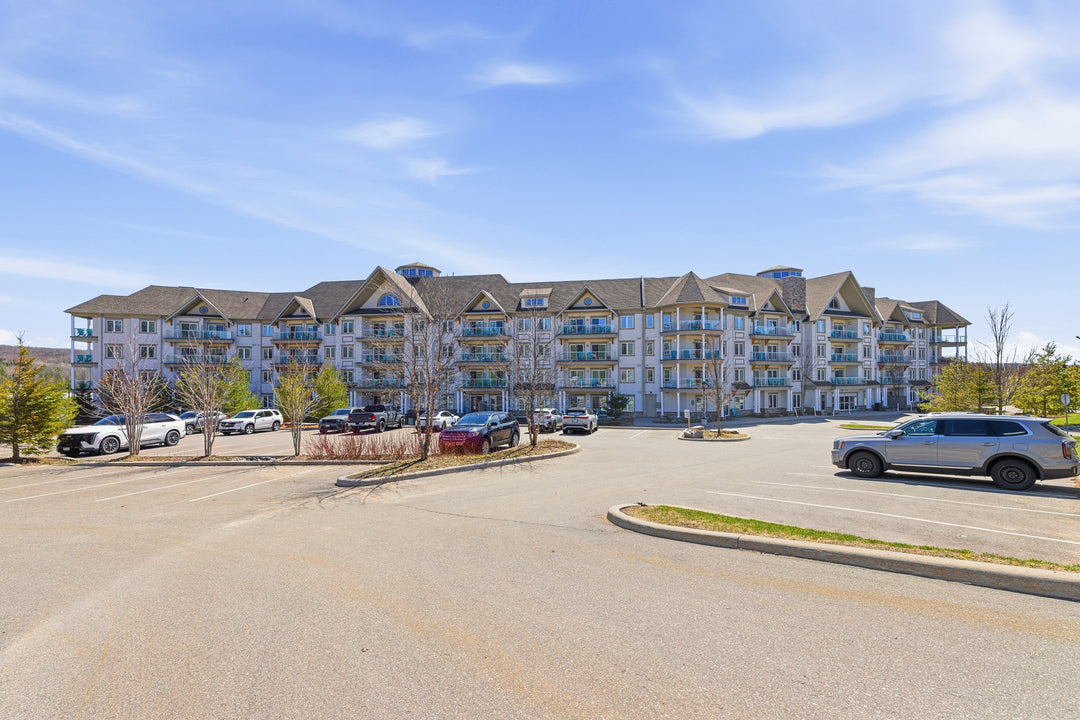 25 Pen Lake Point Road, 119 Huntsville, ON P1 H 1A9