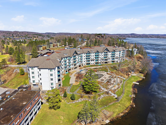 25 Pen Lake Point Road, 119 Huntsville, ON P1 H 1A9