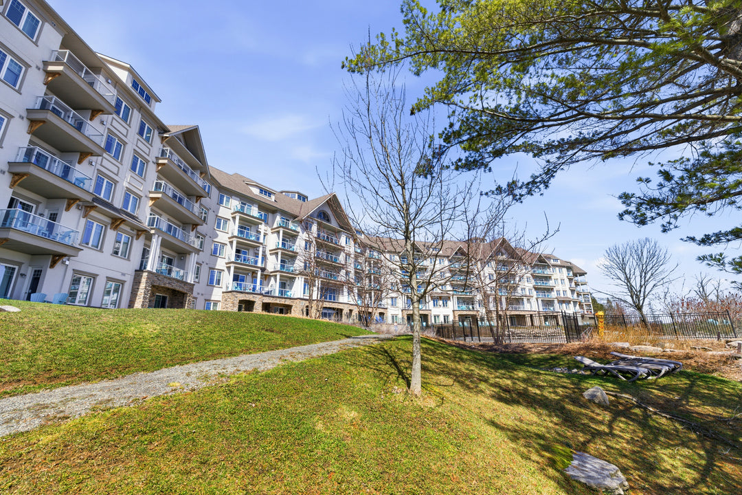 25 Pen Lake Point Road, 119 Huntsville, ON P1 H 1A9