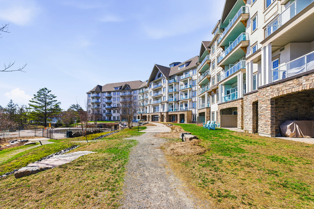 25 Pen Lake Point Road, 119 Huntsville, ON P1 H 1A9