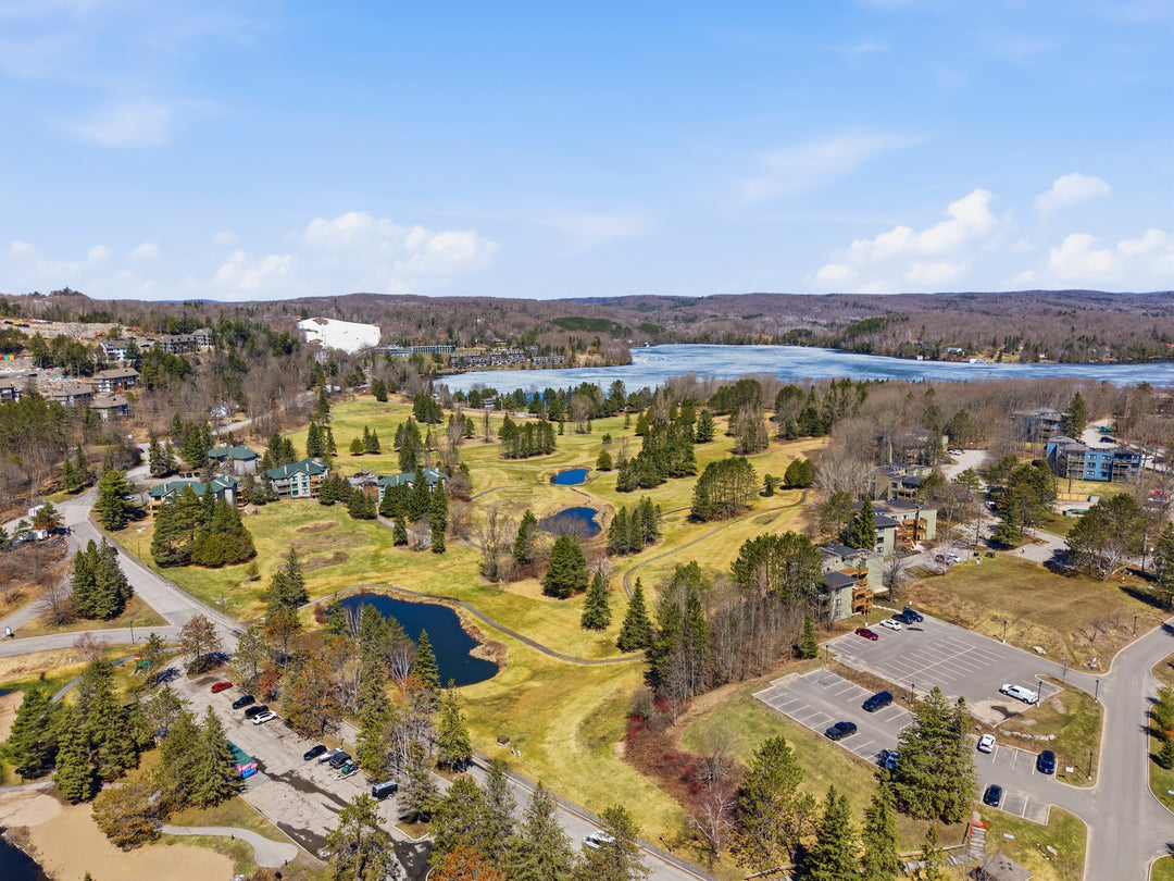 25 Pen Lake Point Road, 119 Huntsville, ON P1 H 1A9